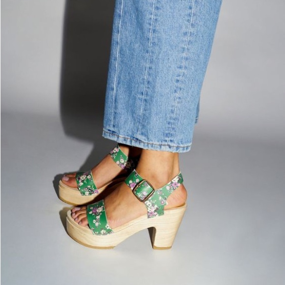 No.6 two strap wooden green floral clog heel size 6